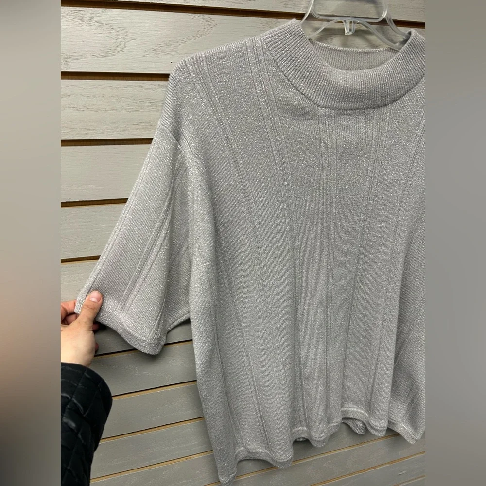Gray Ribbed Women's Top - Picture 4 of 6